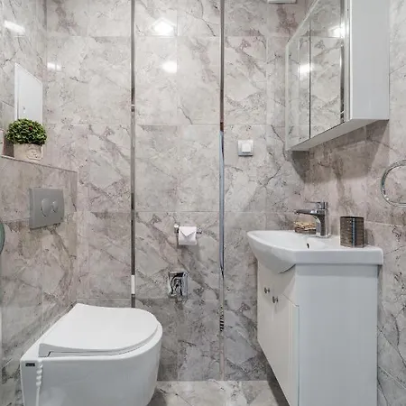 - A Brand New Luxury & Comfy. *