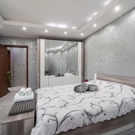 Apartment - A Brand New Luxury & Comfy.